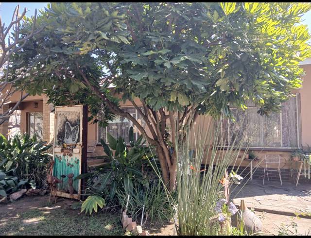 3 BEDROOM HOUSE FOR SALE IN OOS EINDE